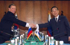 S. Korea, Russia agree on peaceful end to nuke issue